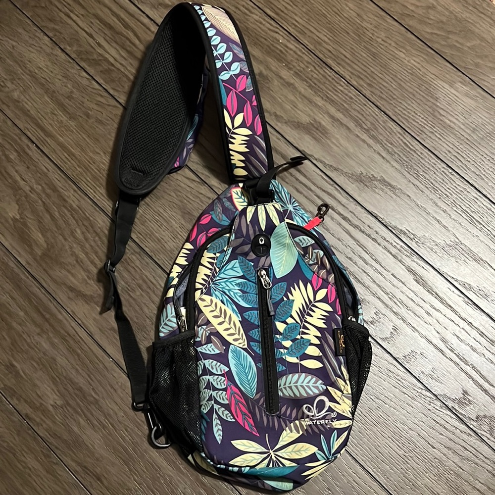 Waterfly crossbody sling